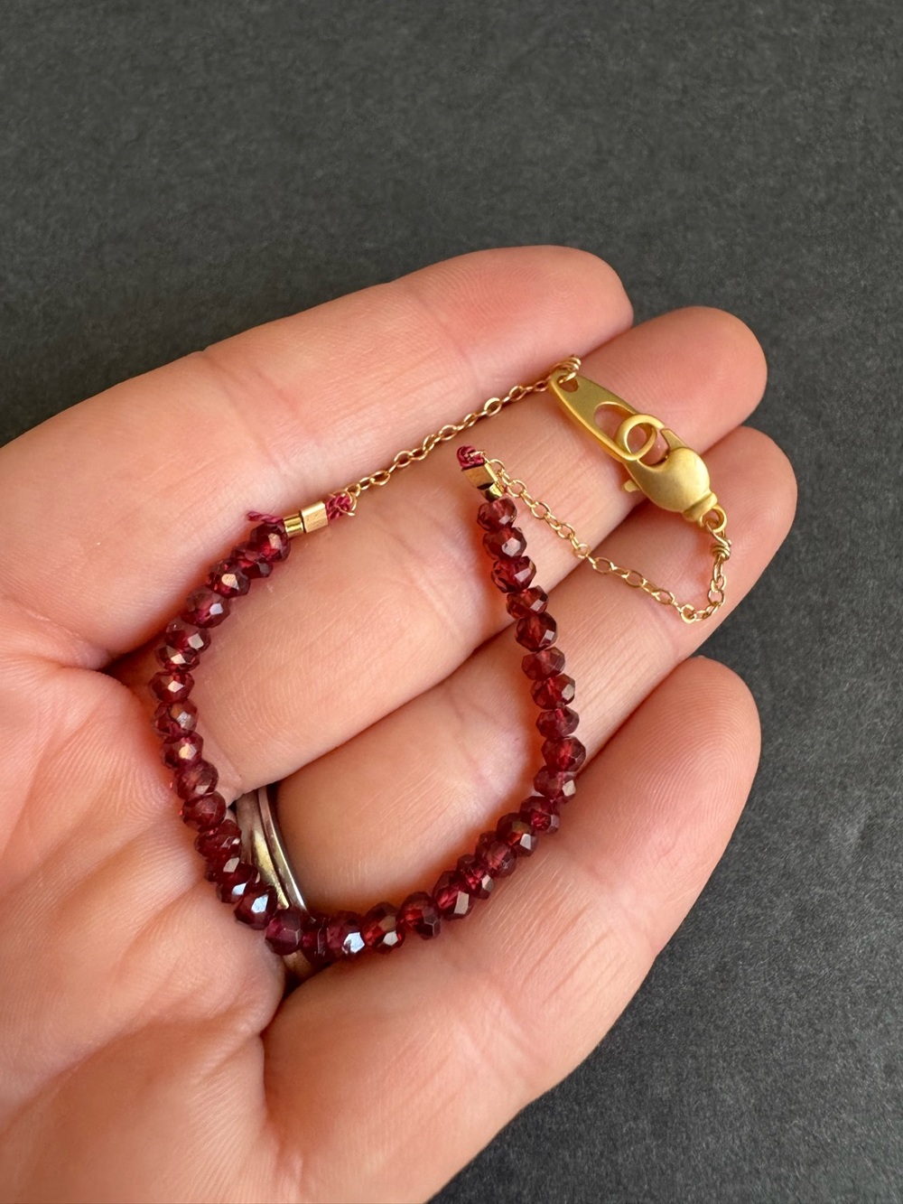 Garnet Red Beaded Bracelet Dainty Gold Tone Chain Maroon Bead 8.25" - Picture 6 of 9